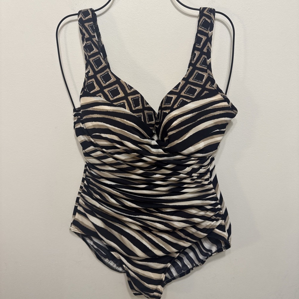 Miraclesuit Women's 12 Animal Print Underwire Lined One Piece Swimsuit EUC